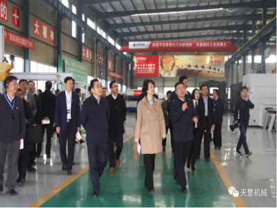 濟寧市委常委、組織部部長孔凡萍帶領(lǐng)全市“兩新”組織黨建工作現(xiàn)場觀摩團蒞臨天意機械調(diào)研指導