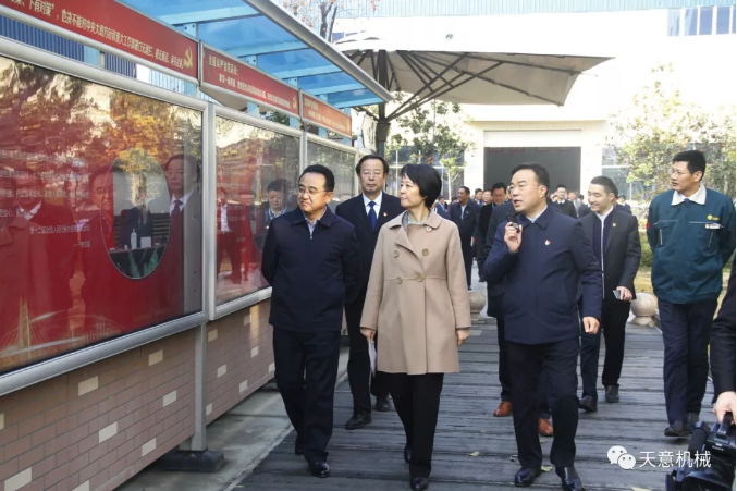 濟(jì)寧市委常委、組織部部長孔凡萍帶領(lǐng)全市“兩新”組織黨建工作現(xiàn)場觀摩團(tuán)蒞臨天意機(jī)械調(diào)研指導(dǎo)